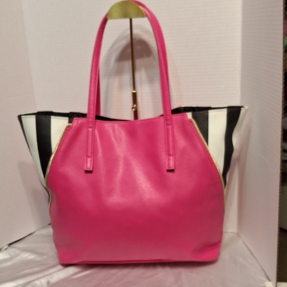Juicy Couture Vibrant Pink Clutch/Crossbody & Tote Set Black and White Stripes - Picture 9 of 14